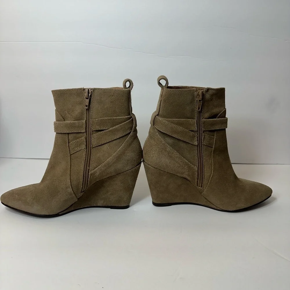 Charles David Women’s Taupe Suede Wedges Size 37 (6.5)